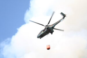 Два военни хеликоптера спасяват Рилската света обител от огъня