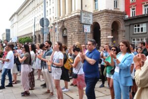 Млади лекари отново излизат на протест