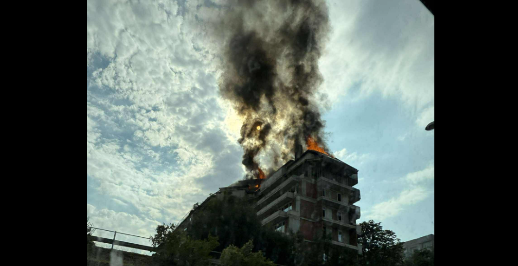 Огромен пожар лумна в центъра на София Това съобщиха в