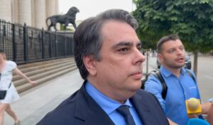 Асен Василев се отказва от имунитета си (ВИДЕО)