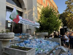 Заради водната криза: Жители на Плевен излизат на протест, блокират пътя за София