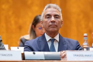 Корупционен скандал разтърси новото румънско правителство: вицепремиер подаде оставка едва месец след встъпването си в длъжност