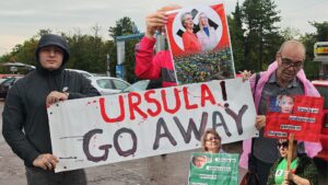 „Днес искат бомби, утре – танкове“ – Протест на „Възраждане“ срещу идването на Урсула фон дер Лайен