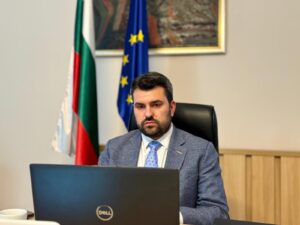 Външният министър: Ще си изкараме мандата и ще махнем визите за САЩ