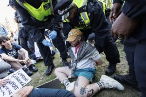Лондонската полиция арестува 365 души по време на масов протест в подкрепа на „Палестинско действие“ – ОБНОВЕНА