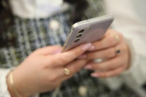 Нова вълна телефонни измами: Кредити и „защитени сметки“