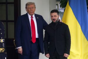 WP СРАВНИ: Как Тръмп посрещна Путин и как – Зеленски?