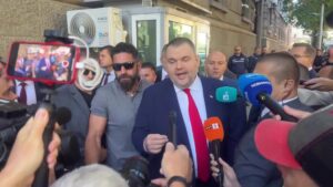 СКАНДАЛНО: Охраняван ли е Пеевски от антитерористите на СОБТ?