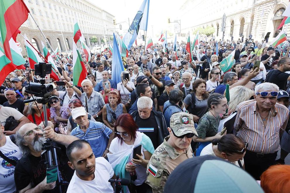 В първия ден от есенния политически сезон пред Народното събрание