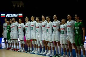 Волейболните герои вече са на родна земя (ВИДЕО)