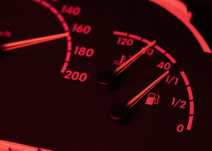 25-годишен с 26 фиша и 15 акта дрифтира пред полицаи в Сливен