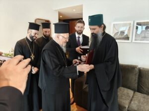 Изненадваща среща: Патриарх Даниил разговаря с Вселенския патриарх Вартоломей