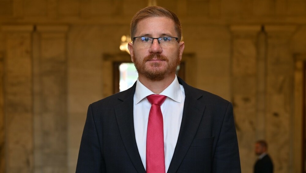 8222 Обществото ни има нужда от силна разследваща журналистика която да