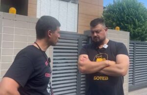 „Искаме среща“: Бареков и Ивелин Михайлов са пред дома на Слави Трифонов (ВИДЕО)