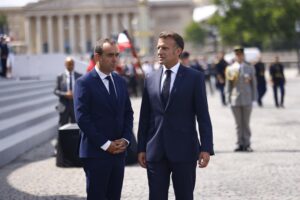 Макрон назначи Себастиен Лекорню за премиер на Франция след падането на правителството на Байру