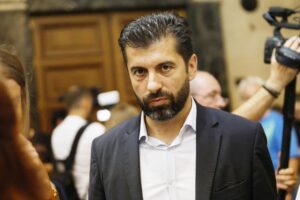 Кирил Петков: Улицата е единствената работеща институция у нас