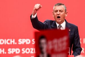 Срещу опозицията: Съд в Турция отложи ключово политическо дело