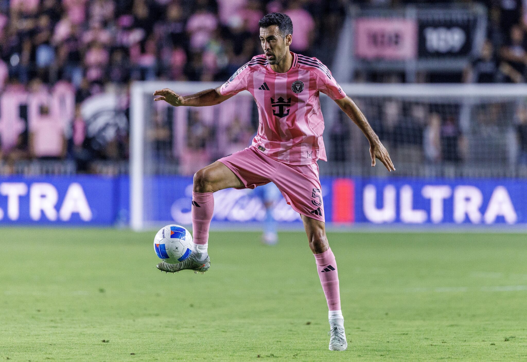 Към днешна дата легендарният халф играе в Интер Маями а