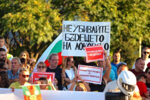 Жители на Локорско и Кремиковци протестираха срещу изграждането на кариера