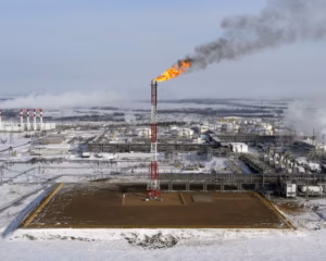 Тръмп удари Москва: САЩ санкционираха „Роснефт“ и „Лукойл“, срещата с Путин – отменена