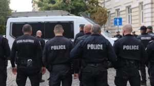 Служители на болницата излязоха на протест в подкрепа на директора на УМБАЛ „Пловдив“