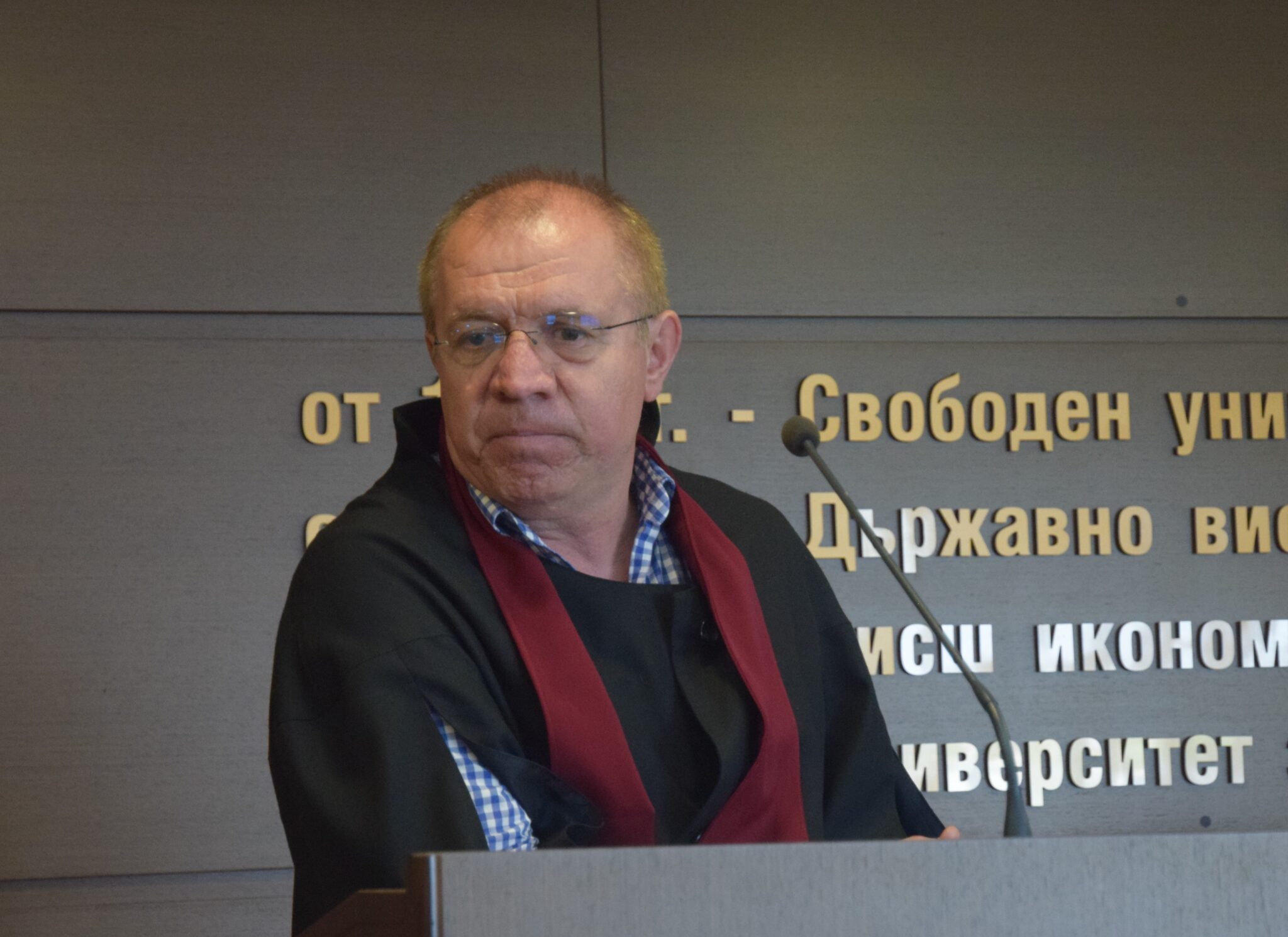 8222 Имаме бивши студенти които сега са зам министри както и собственици