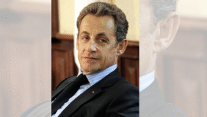 Охрана в килията: двама бодигарда пазят Саркози зад решетките