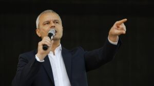 Костадин Костадинов: „Оставка веднага“ остър коментар за ескалацията на протестите и ролята на партиите