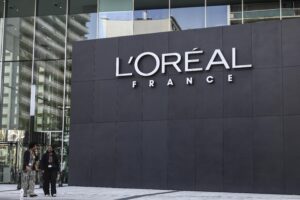 L’Oréal проявява интерес към закупуване на дял в модната къща Armani