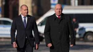 Радев към унгарския президент: Убедете РСМ да промени конституцията си