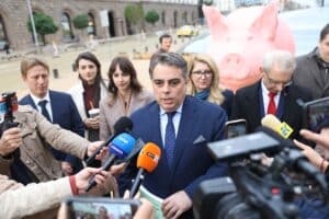 Шествието на ПП „Свобода за политическите затворници“ стигна до централата на ДПС