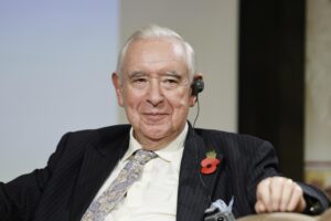 Радев награди британския дипломат, спасил българските медици в Либия