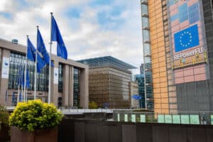 ЕК официализира плана: Иска да вземе 165 милиарда евро замразени руски активи за Украйна