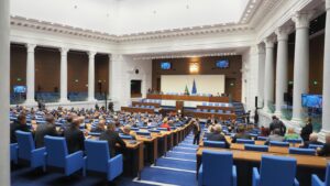 От последните минути: Конституционният съд с решение за референдума на Радев