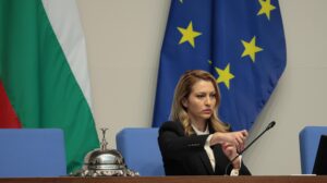 Парламентът блокира старта на заседанието заради липса на кворум