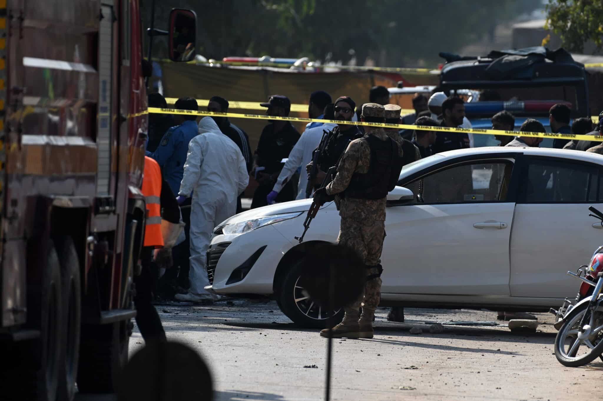 Пакистанските лидери обвиниха Индия и Афганистан за самоубийствения атентат пред