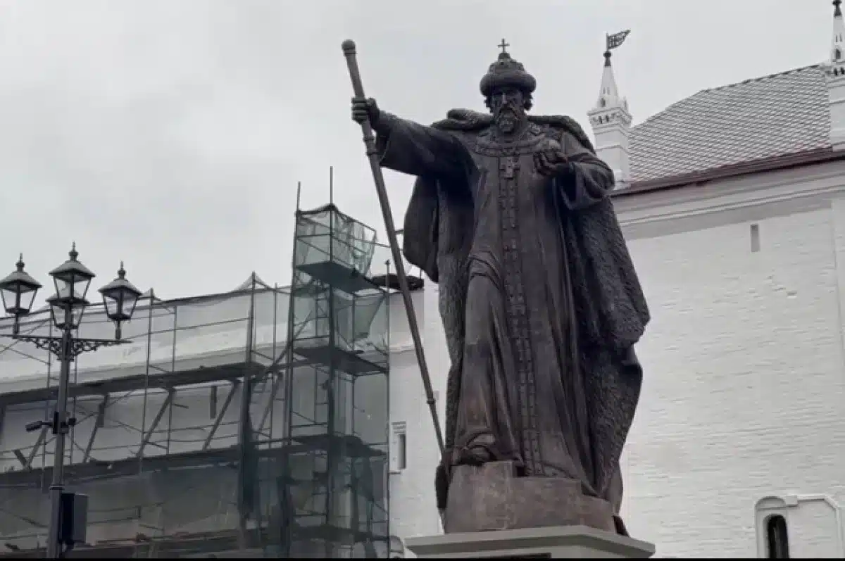 паметник на Иван Грозни