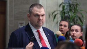 Пеевски призова кметовете на ДПС: Без увеличение на местните данъци и такси