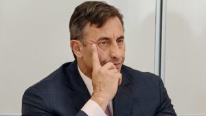 Предлагат Румен Спецов за особен търговски представител на „Лукойл“