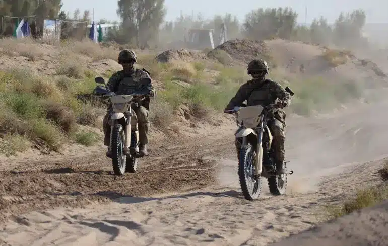 Руски войници на мотори