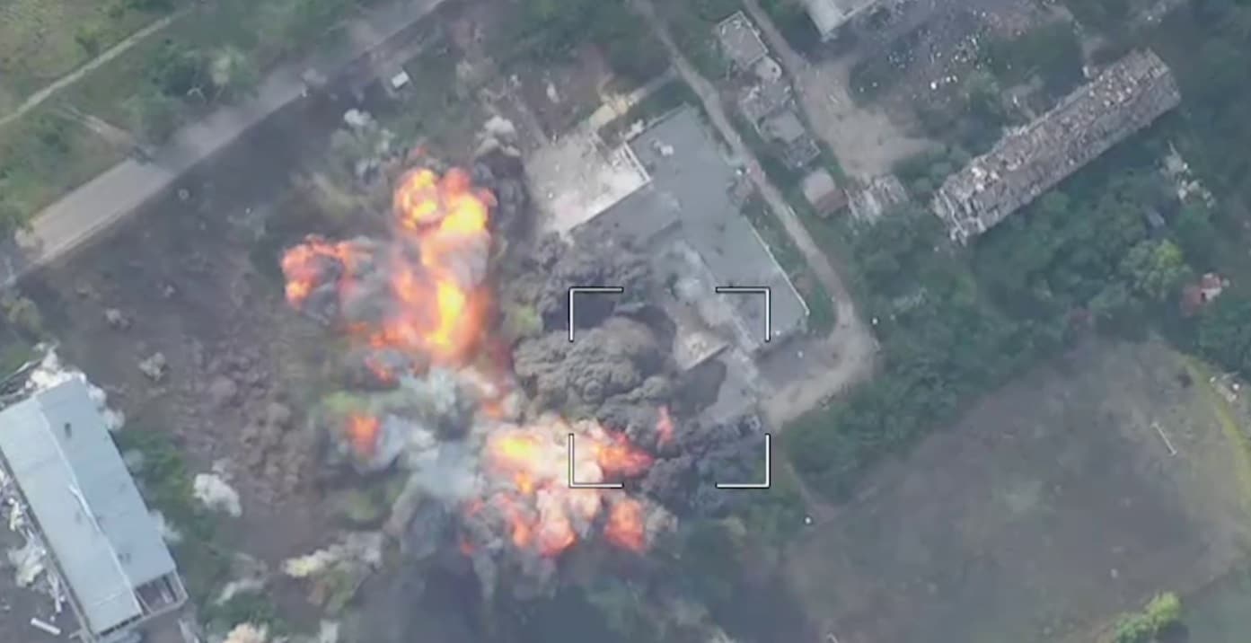 Удар с ФАБ-3000