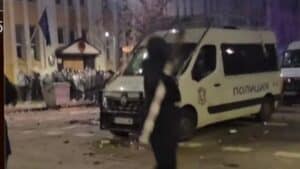 Майка на задържано момче: Бил е бит на протеста и в ареста