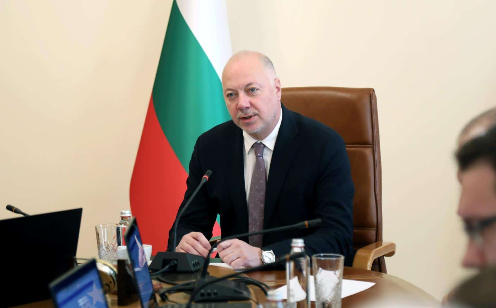 Кабинетът в оставка се събра на извънредно заседание като в