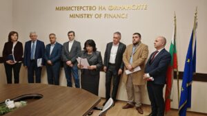 Правителството, синдикатите и работодателите се обединиха около преработения Бюджет 2026