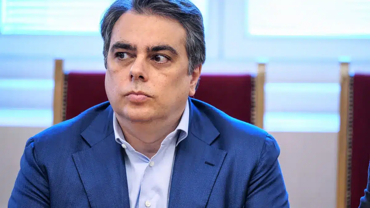 Председателят на Продължаваме промянатаАсен Василев заяви по време на среща