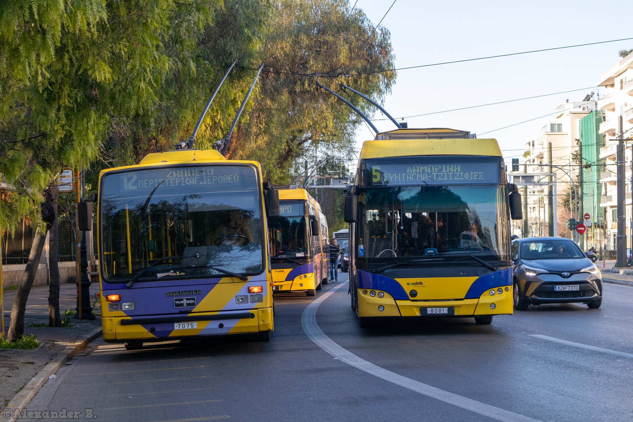 Работни екипи започнаха демонтирането на първия участък от тролейбусните кабели