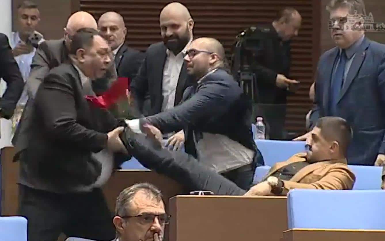 Грозен инцидент беляза днешното пленарно заседание на Народното събрание Народни