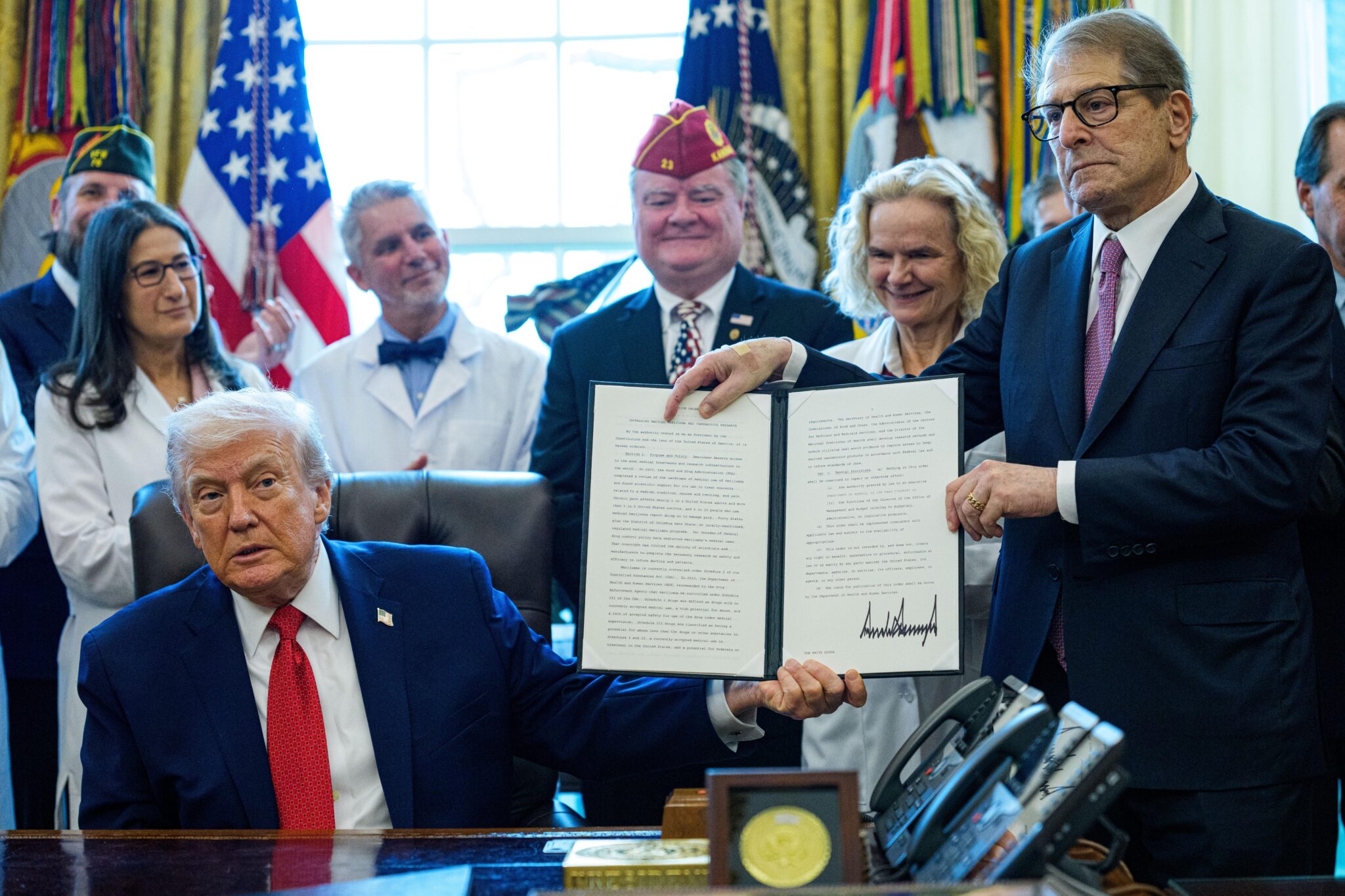 Президент на Америка Доналд Тръмп подписа изпълнителна заповед за прекласифициране