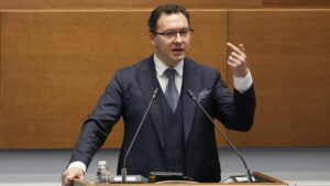 Митов: СДВР проверява „плезещия се полицай“ от протеста срещу Бюджет 2026