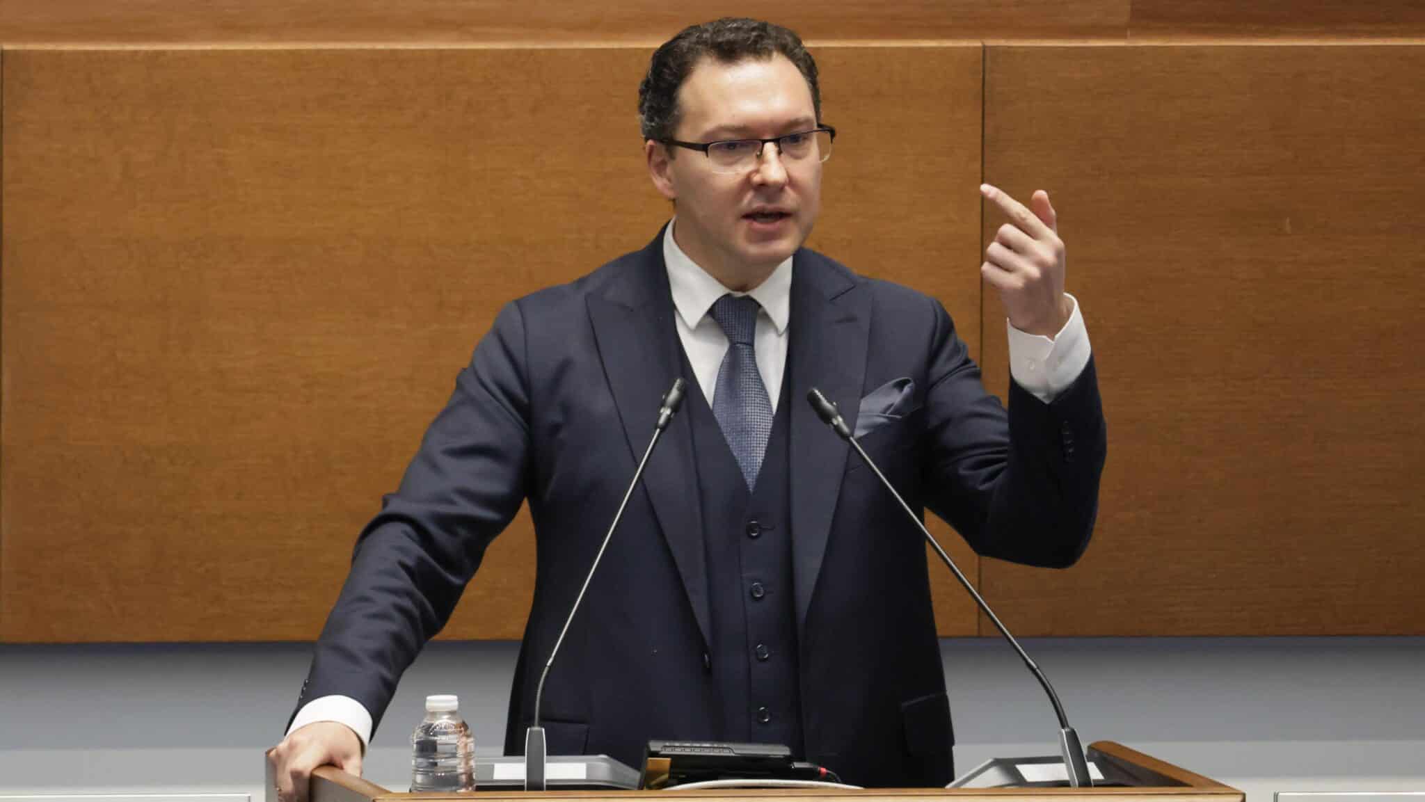 Служителят на реда който стана известен като плезещия се полицай